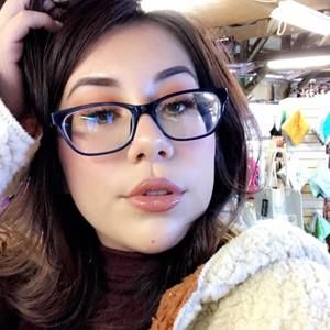 Meet your Posher, Yasmine